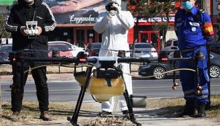 زوجان في الصين يحتفلان بليلة الزفاف- رويترز