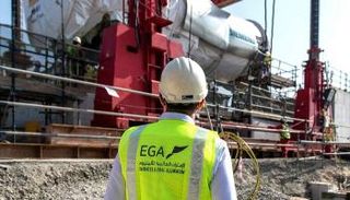 نقل توربين عملاق للغاز إلى موقع الإمارات العالمية للألومنيوم