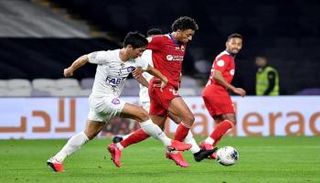 من مباراة العين والشارقة