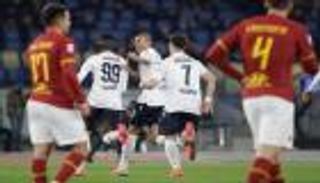 روما يسقط على أرضه بثلاثية في الدوري الإيطالي