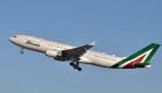 إيطاليا تتحدى كورونا وتستأنف رحلاتها إلى الصين