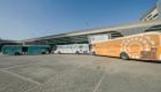 حافلات مزينة احتفالا بالمنتدى الحضري العالمي في أبوظبي