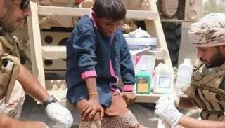 جنود الإمارات يوفرون الدعم والأمان لأطفال اليمن