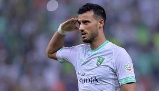 عمر السومة مهاجم أهلي جدة 