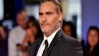 مجلة أمريكية تكشف قصة بدلة "الجوكر" بحفل الأوسكار