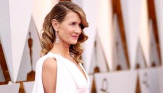 الممثلة لورا ديرن تفوز بجائزة أفضل ممثلة مساعدة