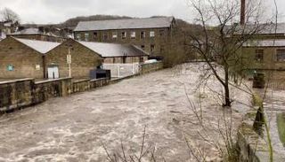 الفيضانات غمرت شوارع بريطانيا 