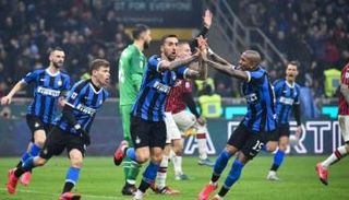 من مباراة الديربي بين إنتر وميلان