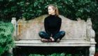 بريطانية تحمي الغابات من تغيرات المناخ بالريشة والألوان