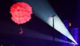 الحب يخيم على "البندقية" بعد كوارث الفيضانات