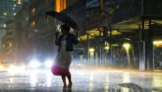 المطر يجلب الخير وينير حياة البشر