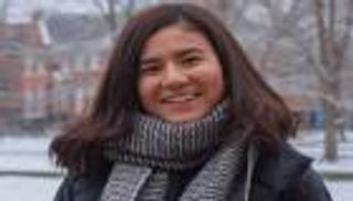 الأفغانية سومية تورا.. من جحيم التفجيرات إلى أعرق الجامعات 