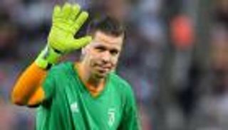 يوفنتوس يكافئ تشيزني بتمديد عقده