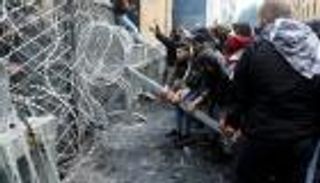 برلمان لبنان محاصر.. هل يسقط المتظاهرون حكومة دياب؟