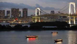 يمكن للسياح فى طوكيو الاستمتاع بجولة بالقوارب- أ.ف.ب