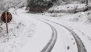 الثلوج أغلقت طرقا شمال ووسط إيران