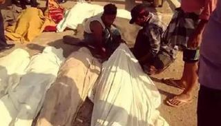 القارب كان يحمل على متنه 138 شخصا عندما انقلب - الجارديان