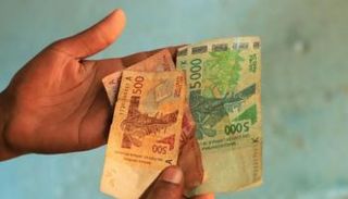 هل تستطيع عملة إيكو أن تحل محل الفرنك الأفريقي؟