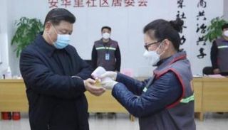 الرئيس الصيني يظهر بالكمامة 