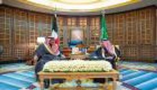العاهل السعودي ورئيس وزراء الكويت يبحثان تطورات الأوضاع بالمنطقة