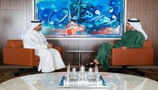  الشيخ عبدالله بن زايد أثناء استقبال الأمين العام لمجلس التعاون