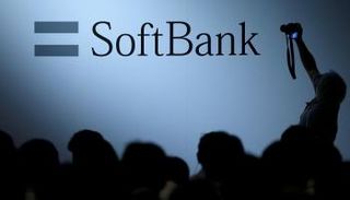 لوجو مجموعة سوفت بنك - رويترز