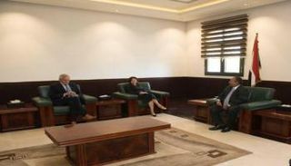 جانب من لقاء الوفد الأممي مع حمدوك