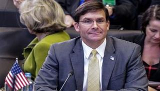 وزير الدفاع الأمريكي أثناء حضوره الاجتماع الوزاري لحلف الناتو - أ.ف.ب