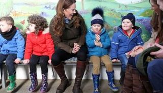 حذاء دوقة كامبريدج يرافقها في رحلة 16 عاما - تليجراف