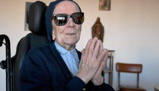 الأخت أندريه تحتفل بعيد ميلادها الـ116