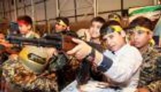 "باسيج التلاميذ".. زهور في وحل إيران