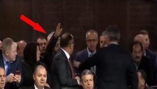 صورة متداولة للرجل الذي صرخ في وجه أردوغان