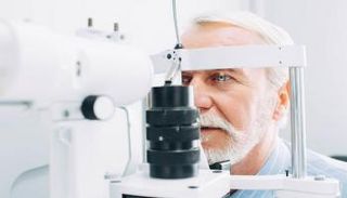 فقط من خلال حركة العين