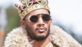 محمد رمضان يسخر من حملة مقاطعته: "هدومي اتقطعت في الشارع"