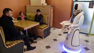 النادلة الإلكترونية  