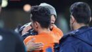 مشاجرة مدرب الهلال ولاعب الفيحاء تنتهي بالعناق