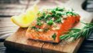 فوائد تناول سمك السلمون للمواليد وزيادة معدل الذكاء