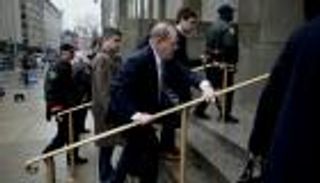 محامية هارفي واينستين تطالب ببراءته "ولو غير شعبية"