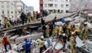 انهيار مبنى من 7 طوابق بإسطنبول.. وأنباء عن سقوط ضحايا