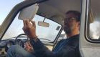 مشجع يطالب كلوب بمساعدة الفقراء عبر سيارة جدته