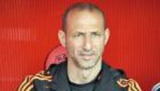 اتحاد الجزائر يرفض استقالة مدربه بلال دزيري