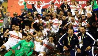 لاعبو الزمالك مع كأس السوبر الأفريقي