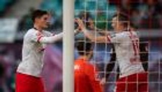 بعد صيام 4 مباريات.. لايبزيج يعود للانتصارات ويتصدر الدوري الألماني