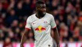 برشلونة يتصدر سباقا قويا لضم مدافع لايبزيج