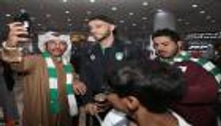 الأهلي السعودي يستعيد خدمات عمر السومة
