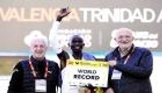 العداء الأوغندي تشيبتيجي يحطم رقما قياسيا في سباق موناكو