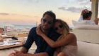 "قلبي محطم".. صديق كارولاين فلاك يخرج عن صمته بعد انتحارها