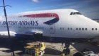 العاصفة "دينيس" تلغي مئات الرحلات في بريطانيا