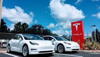 شعار شركة تسلا الأمريكية لصناعة السيارات