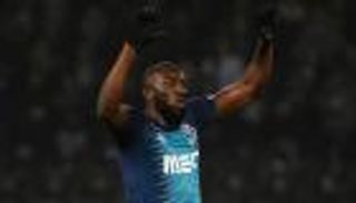 مهاجم بورتو يرد على عنصرية الجماهير وسلبية الحكام ببيان ناري